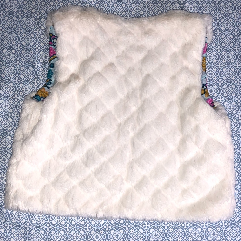 Toddler girl faux fur vest - Picture 3 of 6